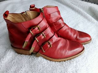 Botines rojos de piel auténtica