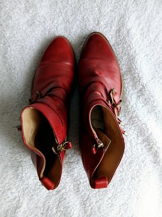 Botines rojos de piel auténtica