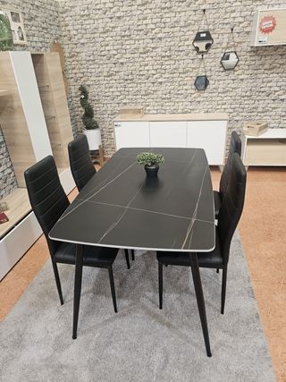 Mesa efecto mármol + 4 sillas
