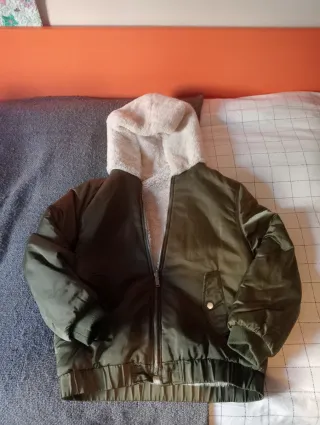 Chaqueta reversible verde y beige