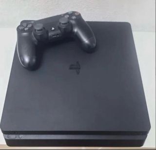 PS4 SLIM.