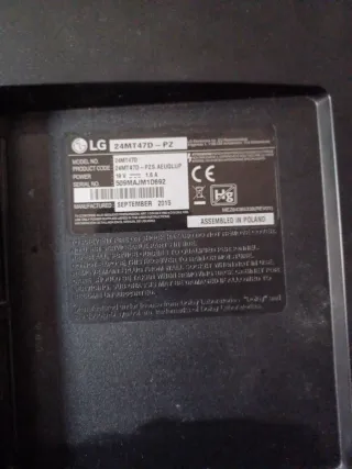 TV LG Negra, pantalla con un golpe