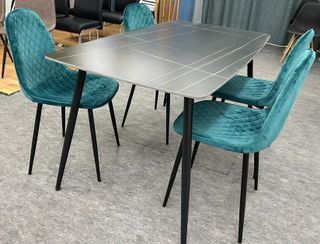 Mesa comedor + 4 sillas terciopelo