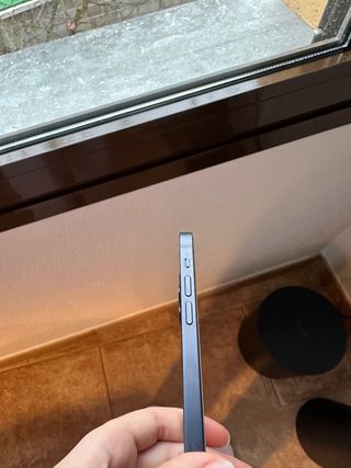 iPhone 12 128 GB, negro con funda