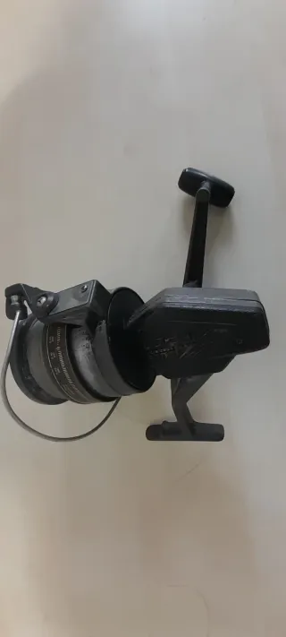 Carrete de pesca. DAIWA DF100