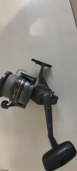 Carrete de pesca. DAIWA DF100