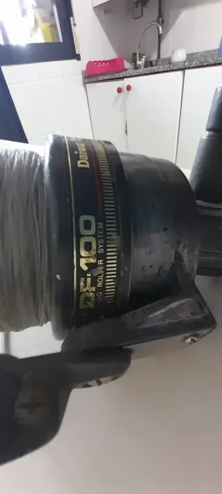 Carrete de pesca. DAIWA DF100