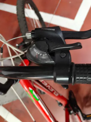 Bicicleta Roja Eleven - Freno Estropeado