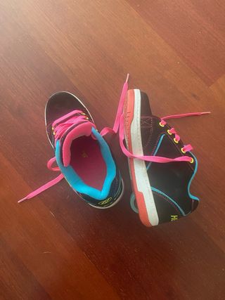 Zapatillas niña con ruedas, talla 33, marca Heelys