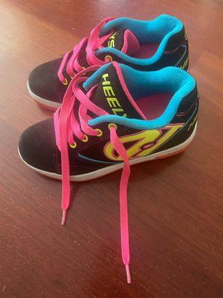 Zapatillas niña con ruedas, talla 33, marca Heelys