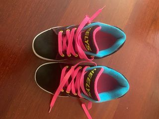 Zapatillas niña con ruedas, talla 33, marca Heelys