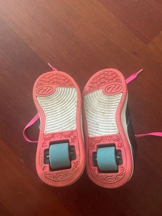 Zapatillas niña con ruedas, talla 33, marca Heelys