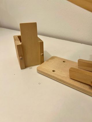 Pista macchinine in legno con accessori