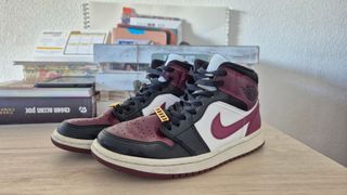 Nike Jordan Mid granate y Blanco