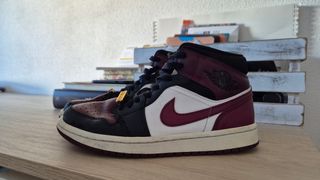 Nike Jordan Mid granate y Blanco