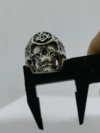Anello Teschio gotico punk