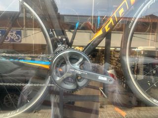 Bicicleta Giant Negra y Amarilla