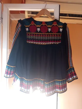 Chaqueta Zara bordada negra