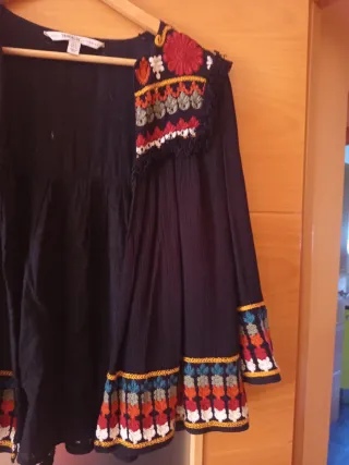 Chaqueta Zara bordada negra