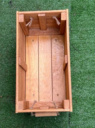 Fioriera rialzata in legno