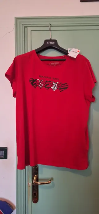 T-shirt rossa con stampa Peaceful Soul puro cotone