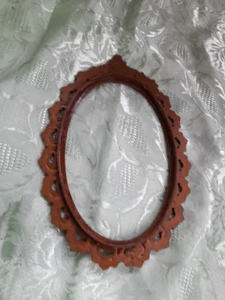 Cornice in resina effetto bronzo