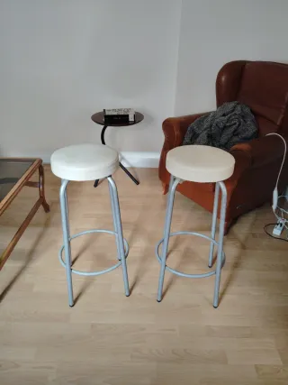 Juego de 2 banquetas de bar plateadas y beige