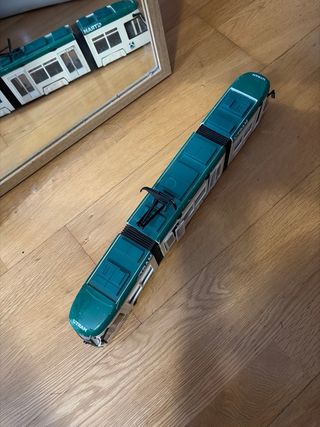 Tren de juguete articulado