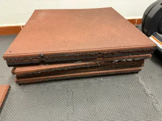 Losas de caucho 50x50x2cm suelo gimnasio gym