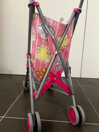 Passeggino giocattolo rosa con farfalle