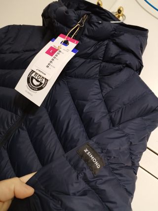 Plumífero de montaña y trekking con capucha