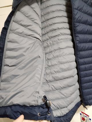 Plumífero de montaña y trekking con capucha