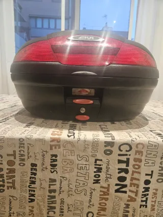 Baúl Givi para moto con plataforma