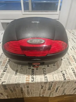 Baúl Givi para moto con plataforma