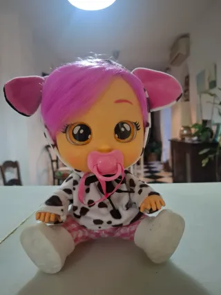 Bebé Llorón con chupete y traje de vaca