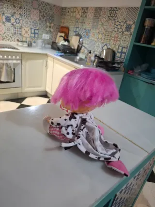 Bebé Llorón con chupete y traje de vaca