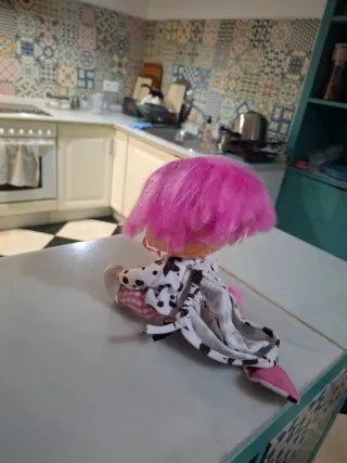 Bebé Llorón con chupete y traje de vaca