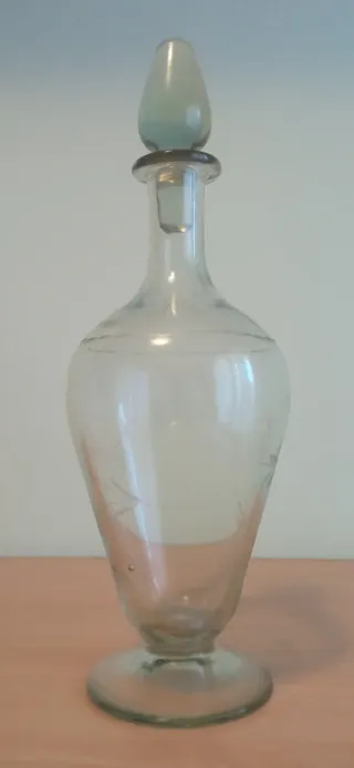 Licorera antigua de cristal