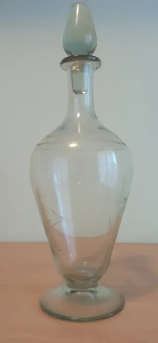 Licorera antigua de cristal