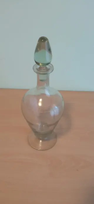 Licorera antigua de cristal