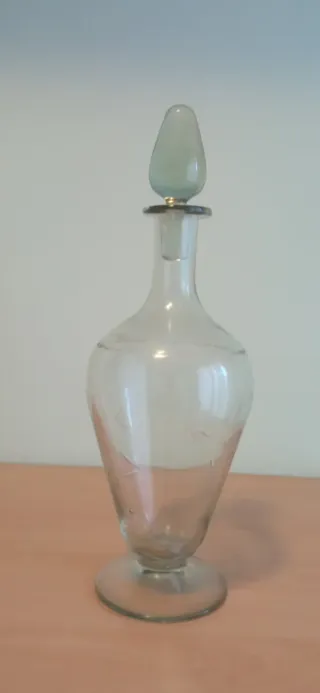 Licorera antigua de cristal