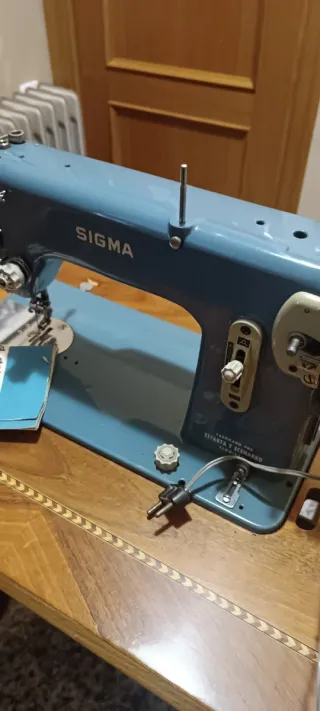 Máquina de coser Sigma antigua