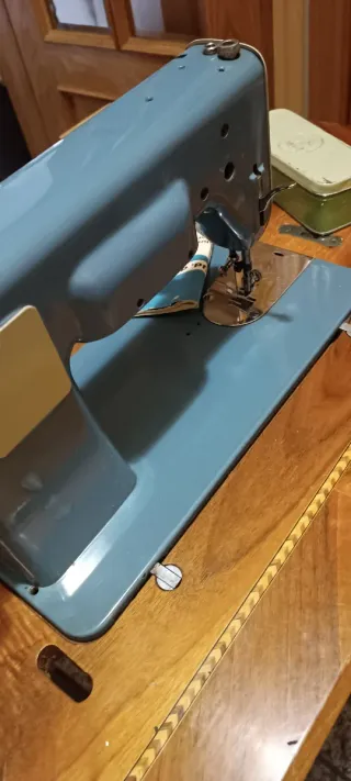 Máquina de coser Sigma antigua