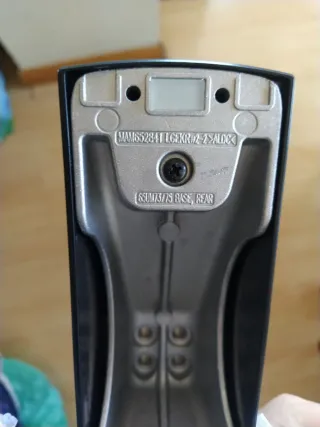 Soporte TV LG de los modelos 65UM73 o 75UM73.