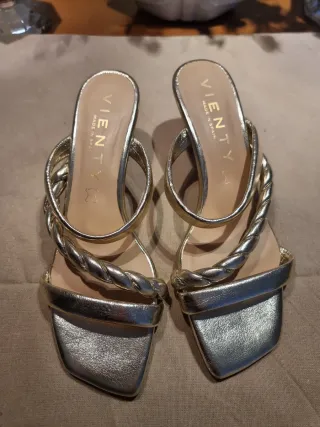 Sandalias doradas VIENTY