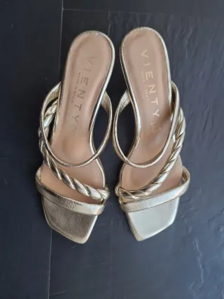 Sandalias doradas VIENTY