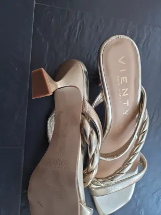 Sandalias doradas VIENTY