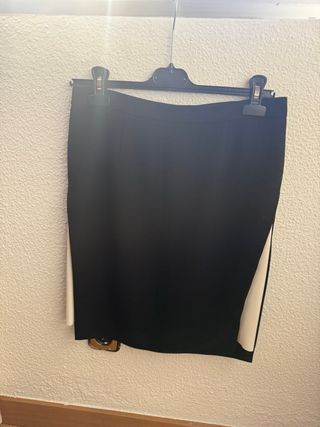 Falda Recta Negra y Blanca con Abertura