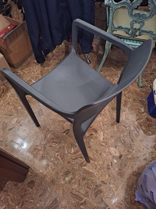 Silla de plástico Cruzcampo gris