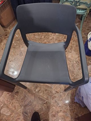 Silla de plástico Cruzcampo gris